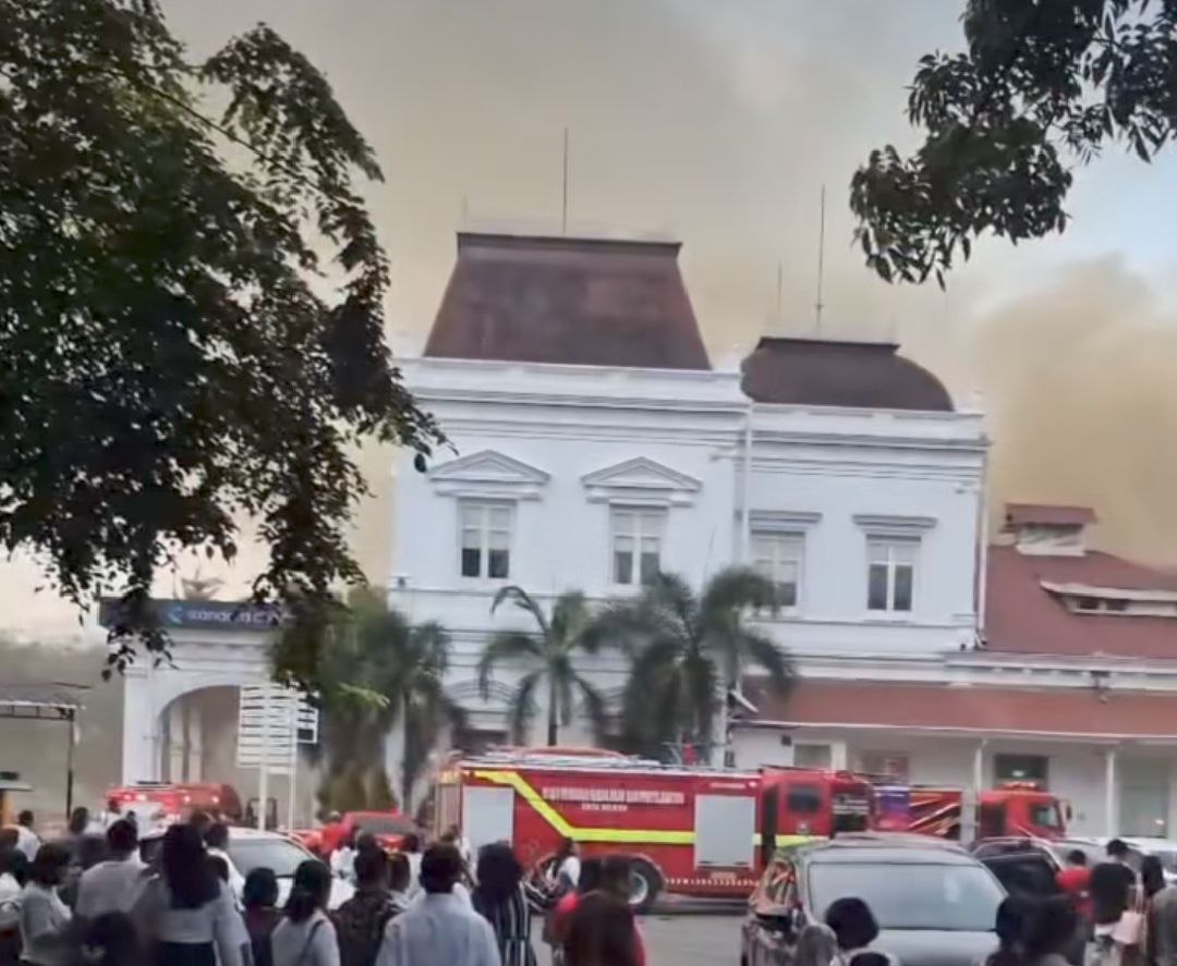 Kebakaran Hebat Di Hotel Danau Toba Kesawan Gegerkan Warga