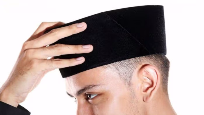 Penutup Kepala Tradisional Atau Di Kenal Sebagai Songkok