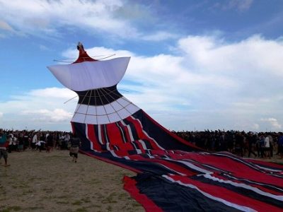 Permainan Tradisional Musiman Yaitu Sebuah Layangan