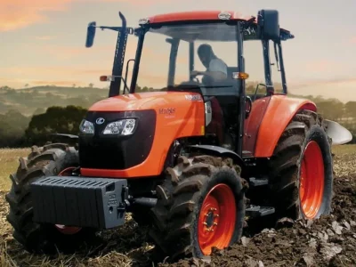 Kendaraan Bermotor Traktor Yang Di Gunakan Dalam Bertani
