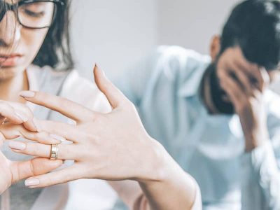 Memendam Konflik Tingkatkan Risiko Perceraian Usia Senja