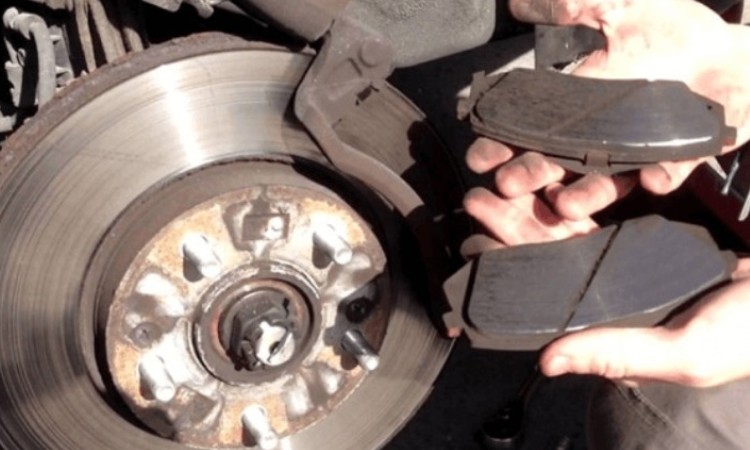 Pengereman Kendaraan Membutuhkan Sebuah Kampas Rem
