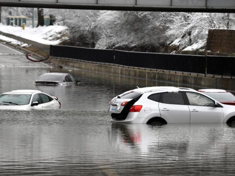 Mobil Terendam Banjir Apakah Termasuk Perlindungan Asuransi?