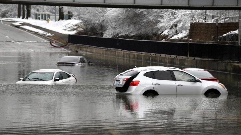 Mobil Terendam Banjir Apakah Termasuk Perlindungan Asuransi?