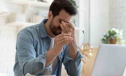 Digital Overload Akibat Konsumsi Layar Berlebihan Harian