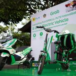 Ojek Online Menggunakan Kendaraan Motor Listrik