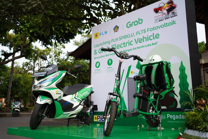 Ojek Online Menggunakan Kendaraan Motor Listrik