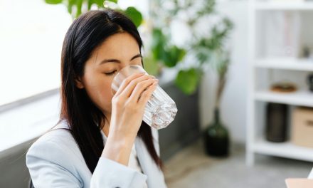 Detoks Alami Paling Murah: Manfaat Minum Air Hangat