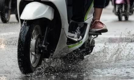 Trik Simpel Merawat Ban Motor Untuk Kenyamanan Berkendara