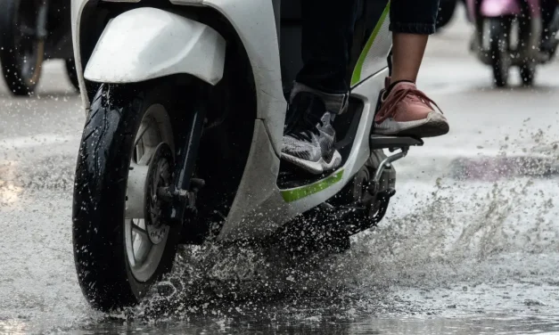 Trik Simpel Merawat Ban Motor Untuk Kenyamanan Berkendara