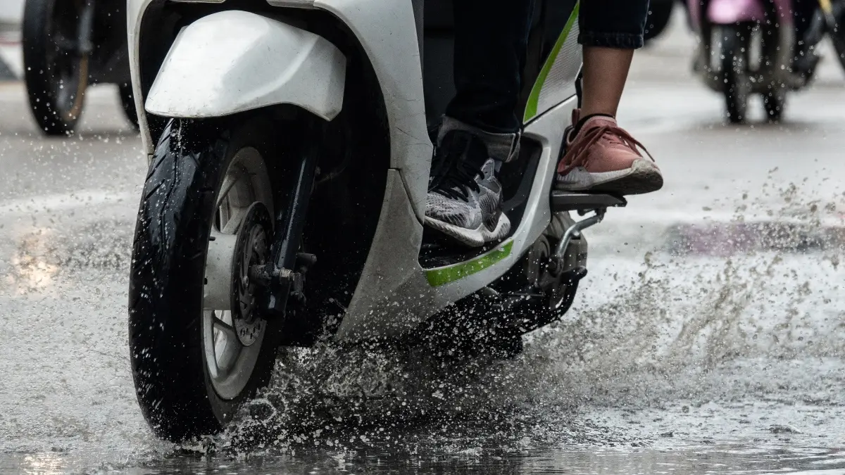 Trik Simpel Merawat Ban Motor Untuk Kenyamanan Berkendara