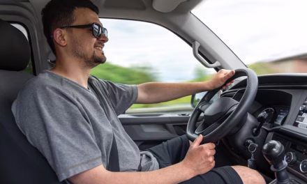 3 Alasan Nyetir Sendiri Bikin Pikiran Lebih Tenang