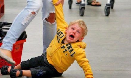 Biar Gak Stress: Cara Kalem Hadapi Tantrum Anak Di Keramaian