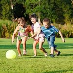 Lagi Outdoor? Lakuin 3 Hal Ini Biar Nggak Item!