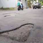 Musuh Utama Pengendara: Jalan Berlubang!