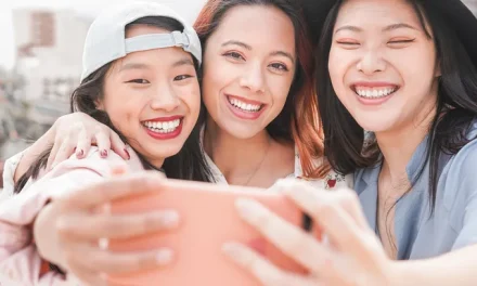 3 Manfaat Ketemu Teman Lama: Obat Stres Paling Ampuh!