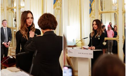 Gelar Ksatria Seni Untuk Victoria Beckham!