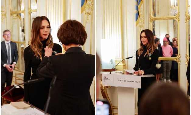 Gelar Ksatria Seni Untuk Victoria Beckham!
