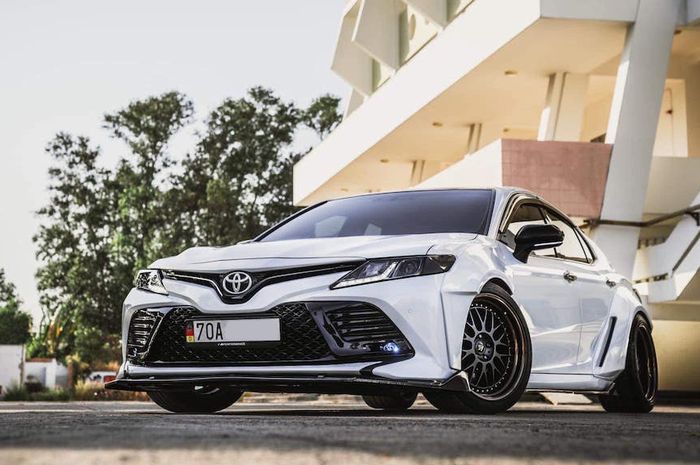 Makin Ganteng, Camry Ini Pasang Bodykit Agresif