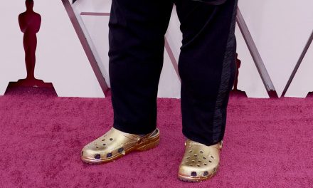 Model Sandal Crocs Pria Terbaru Yang Lagi Hits