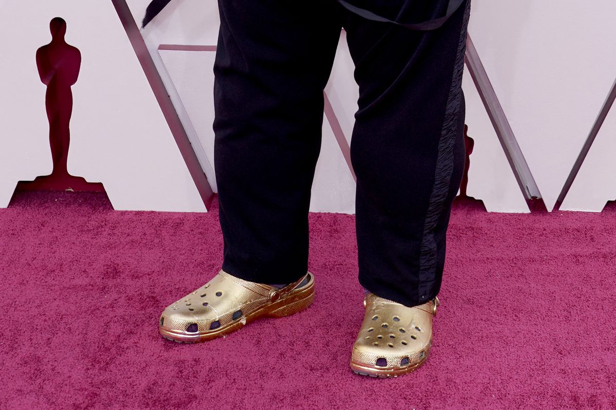 Model Sandal Crocs Pria Terbaru Yang Lagi Hits