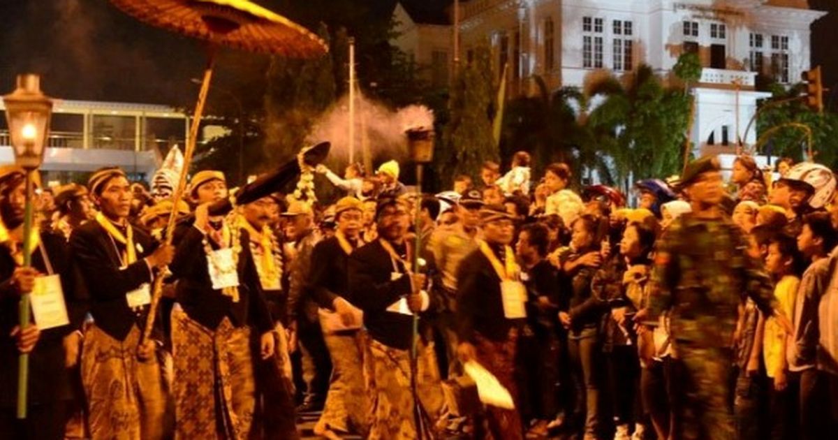 Mubeng Beteng: Sisi Lain Wisata Jogja Yang Magis