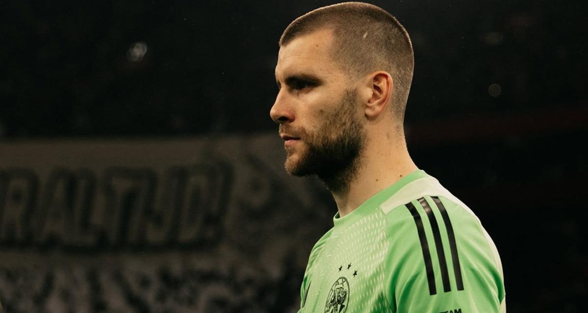 Ajax Incar Maarten Paes Untuk Posisi Kiper Utama