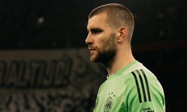 Ajax Incar Maarten Paes Untuk Posisi Kiper Utama