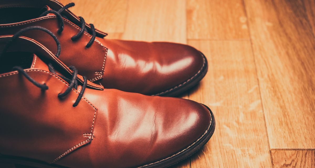 Bebas Apek! Ini Cara Bikin Sepatu Kembali Segar