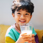 Biar Gak GTM, Ini Cara Asyik Ajak Anak Minum Susu
