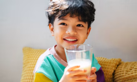 Biar Gak GTM, Ini Cara Asyik Ajak Anak Minum Susu