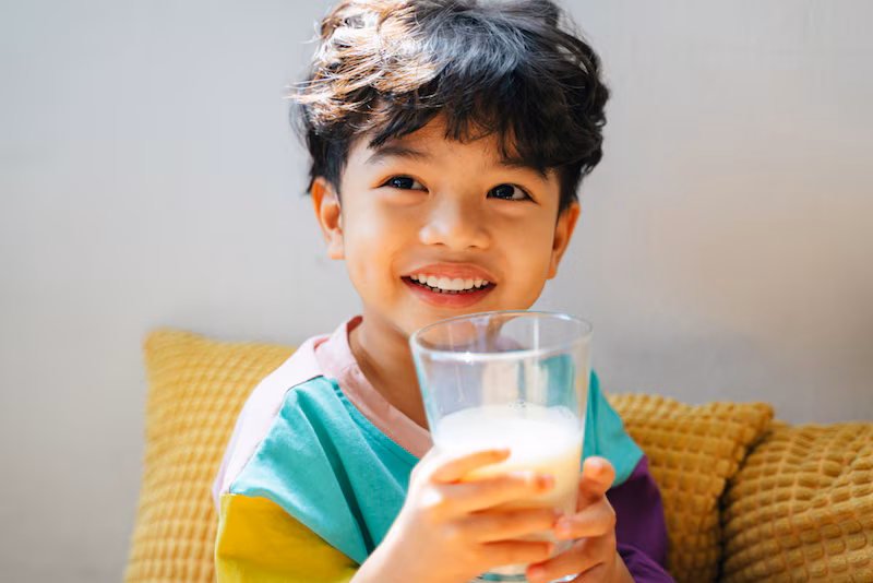 Biar Gak GTM, Ini Cara Asyik Ajak Anak Minum Susu