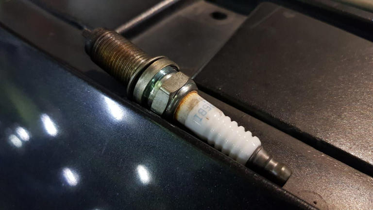 Jangan Tunggu Mogok, Ini Tanda Busi Mobil Harus Di Ganti