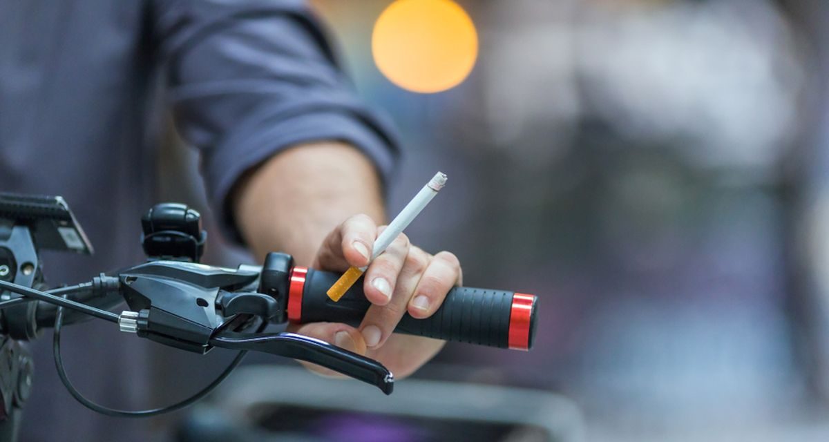 Kena Abu Rokok? Ini 3 Cara Halus Tegur Pelakunya